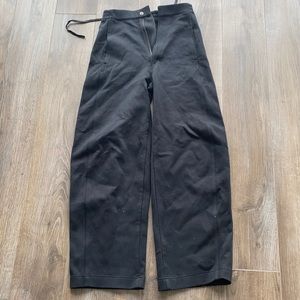 Uniqlo U curve pant.